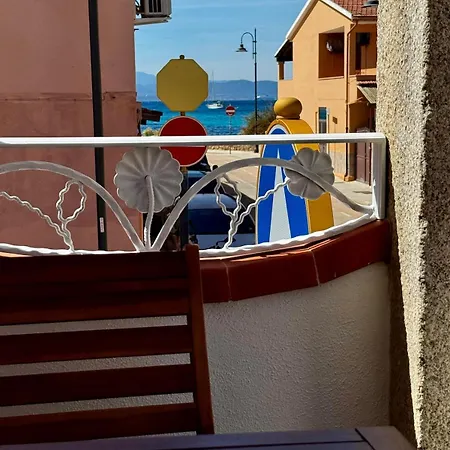 Le Nereidi, Anfitrite Lägenhet